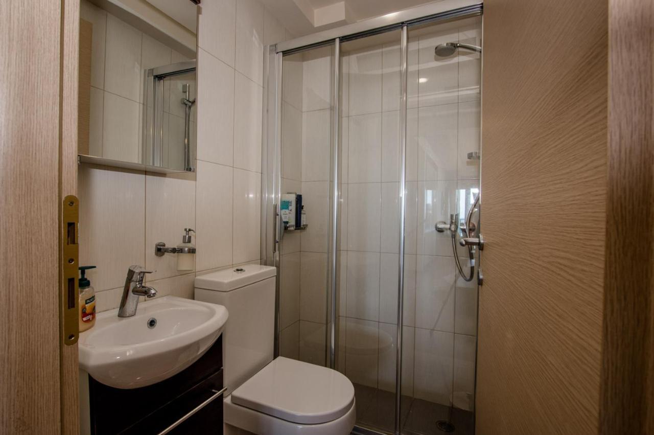 White Crystal Beachfront Apartment Goúrnes Exterior foto