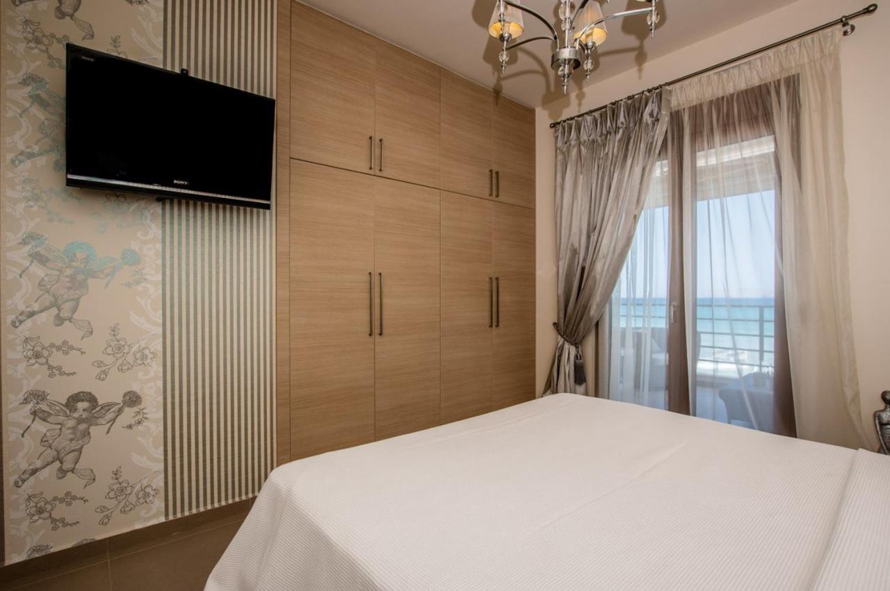 White Crystal Beachfront Apartment Goúrnes Exterior foto